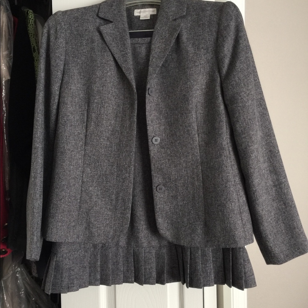 Like new grey suit with skirt